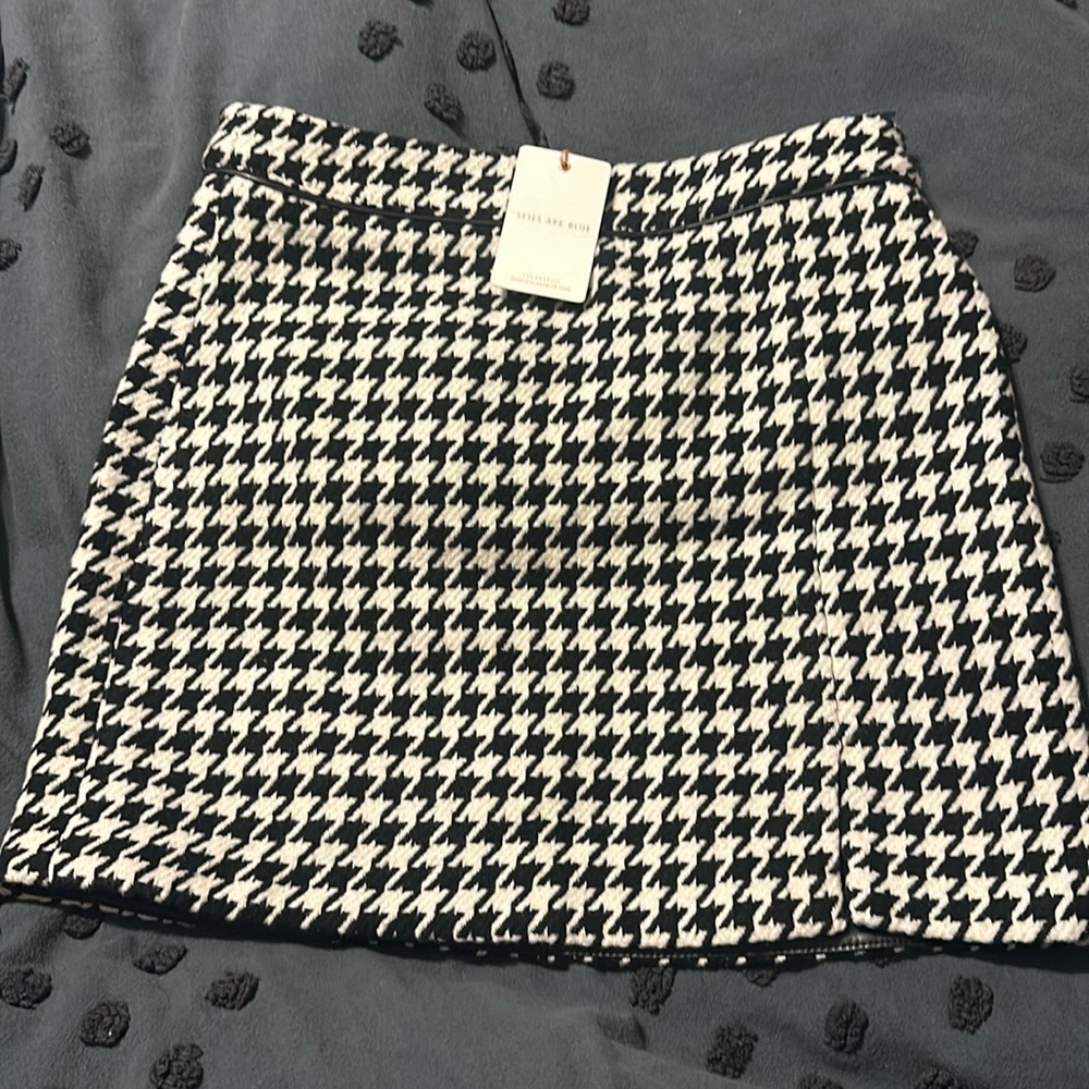 Skies are Blue • Stitch Fix • NWT Houndstooth Mini Skirt size Small